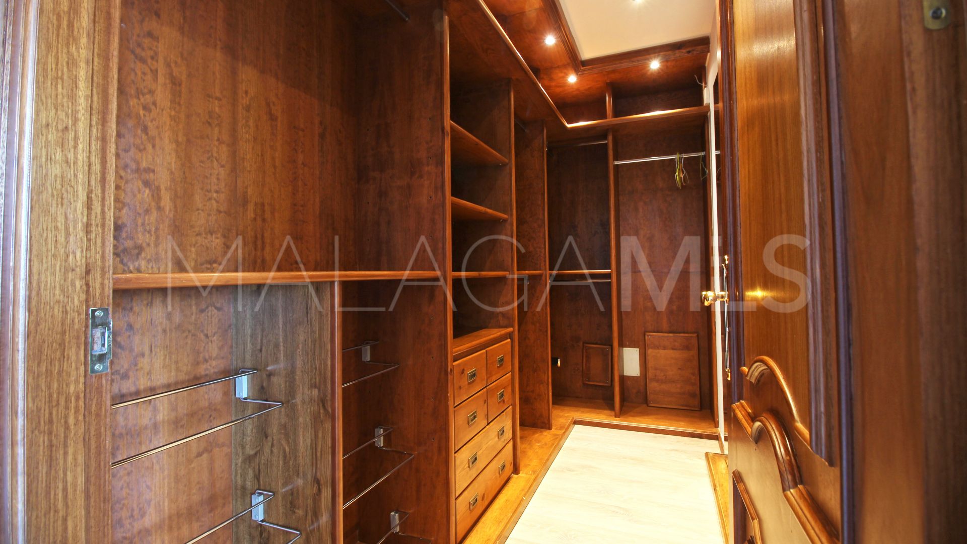 Villa for sale in Paraiso Alto