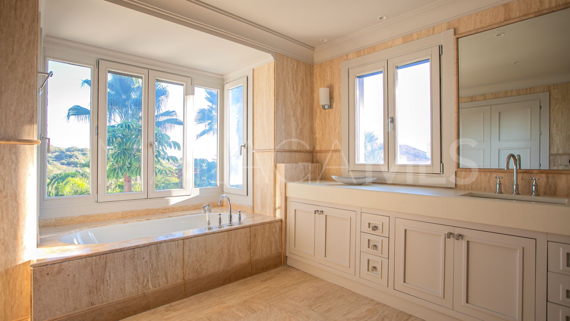 Villa for sale in Paraiso Alto