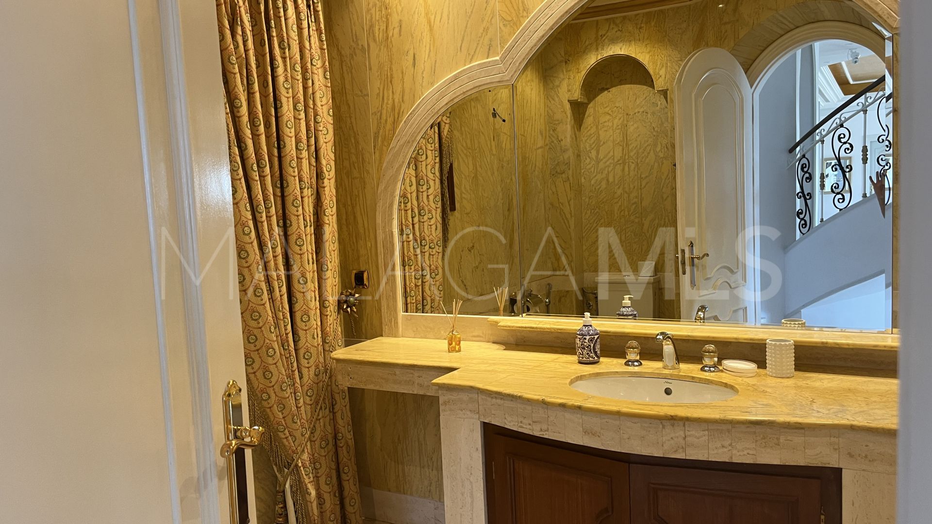 Villa for sale in Paraiso Alto
