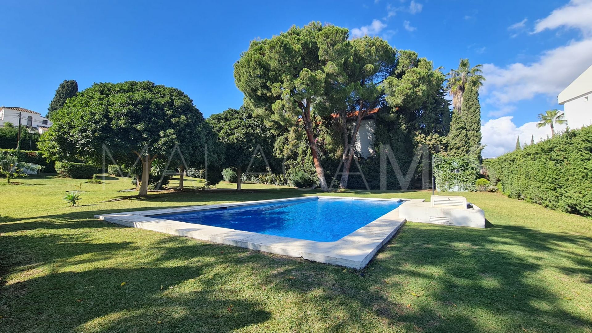 Radhus for sale in Nueva Andalucia