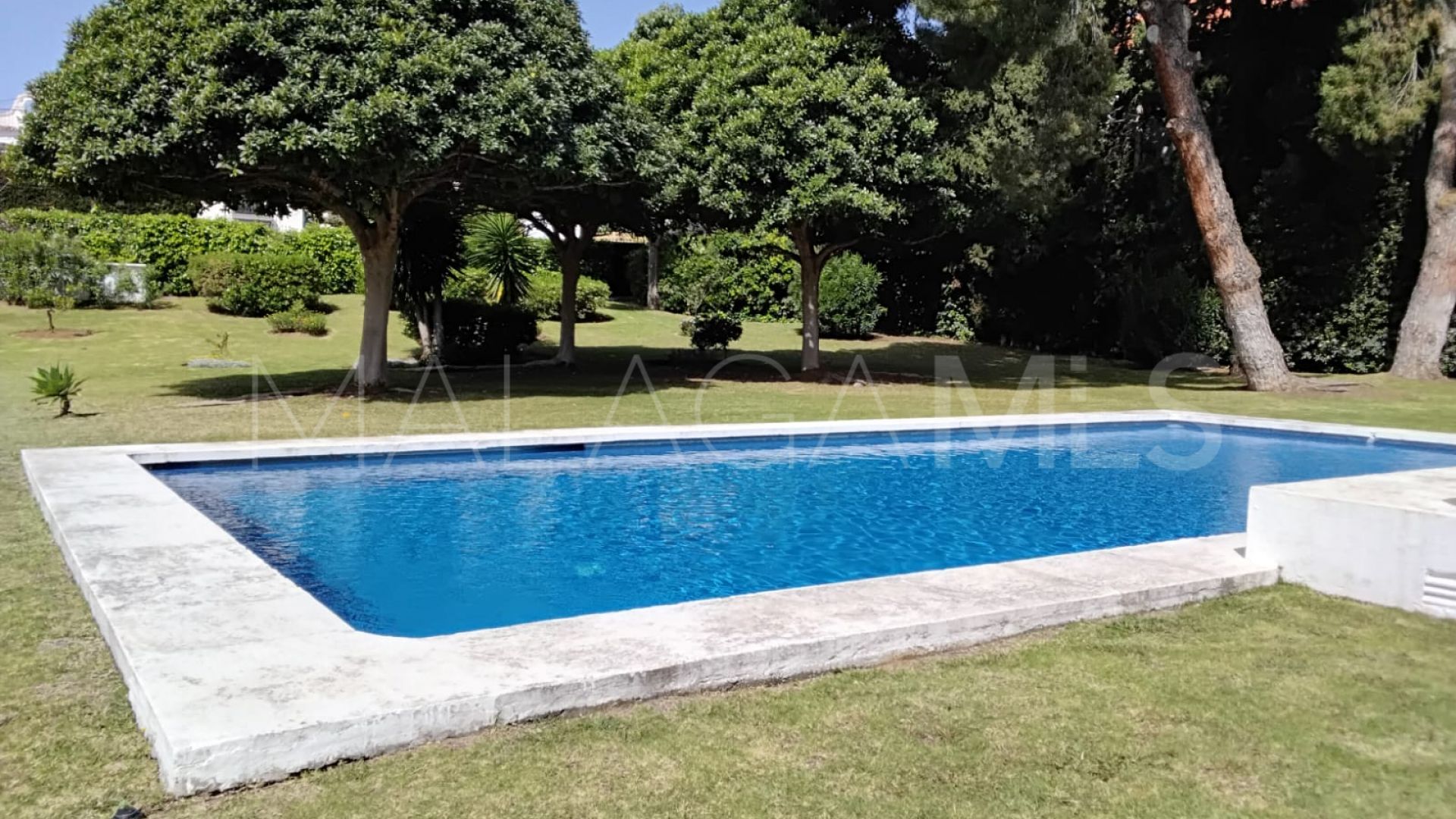 Radhus for sale in Nueva Andalucia