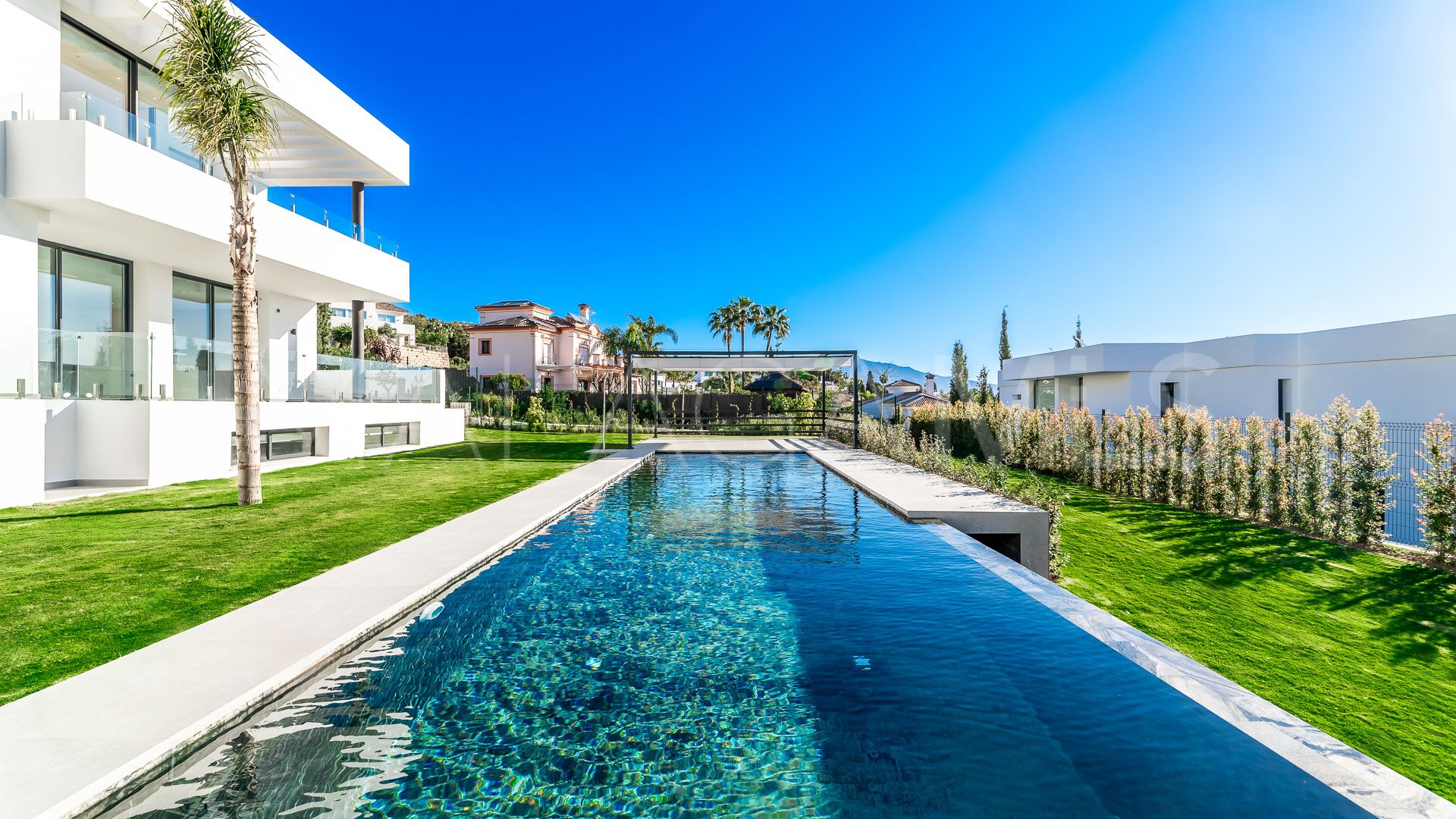 Villa for sale in Paraiso Alto