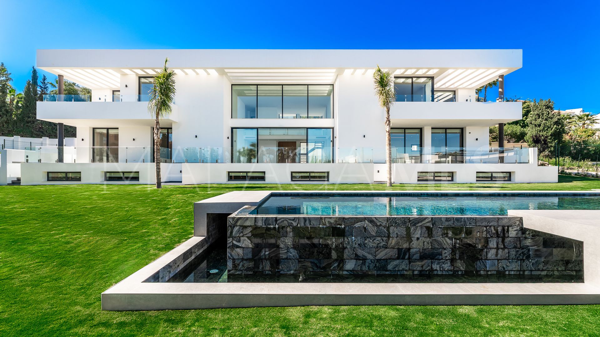 Villa for sale in Paraiso Alto