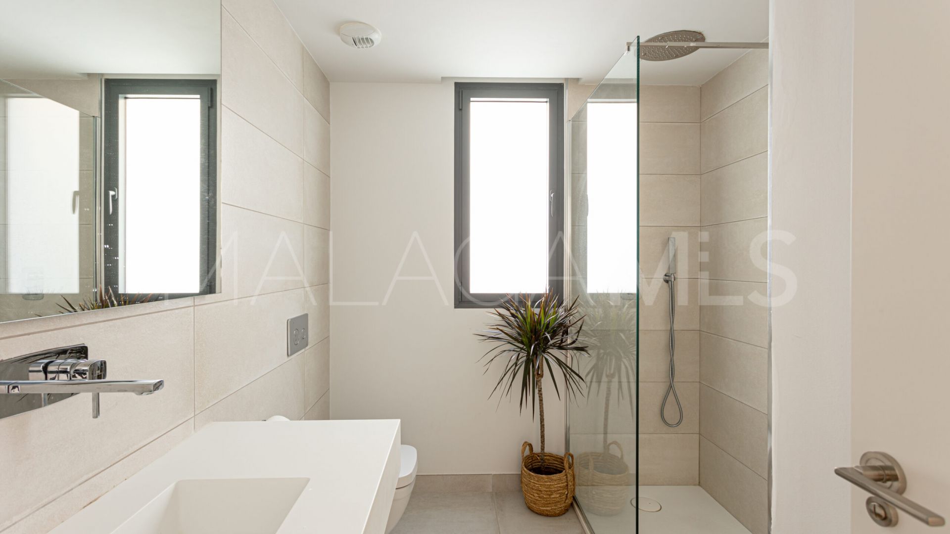 4 bedrooms ground floor duplex in Artola for sale