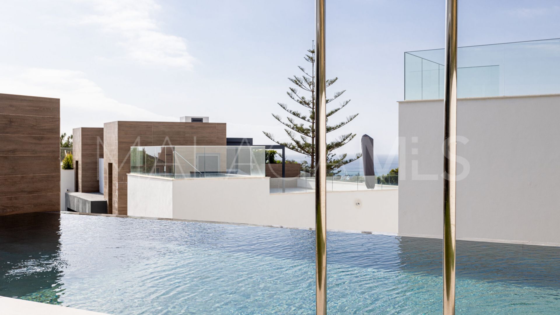 4 bedrooms ground floor duplex in Artola for sale