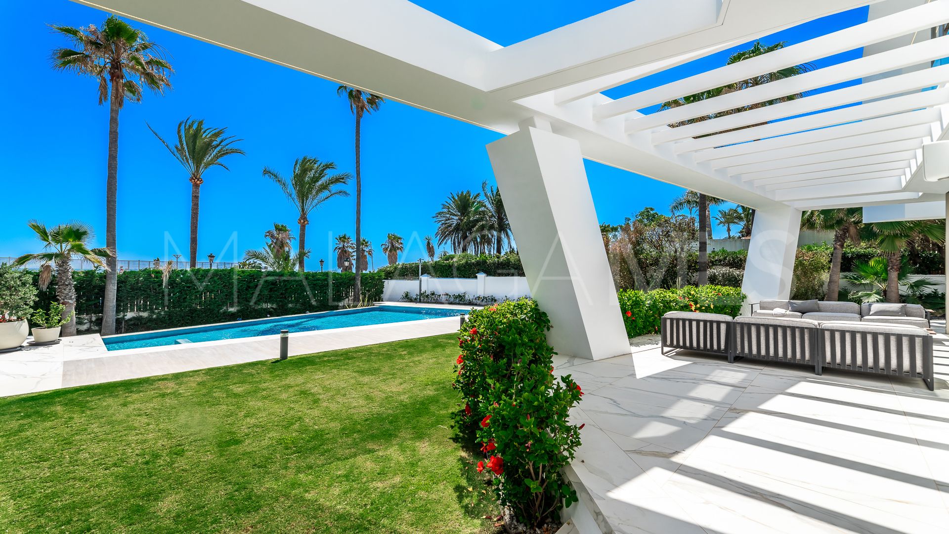 Villa for sale in Los Monteros