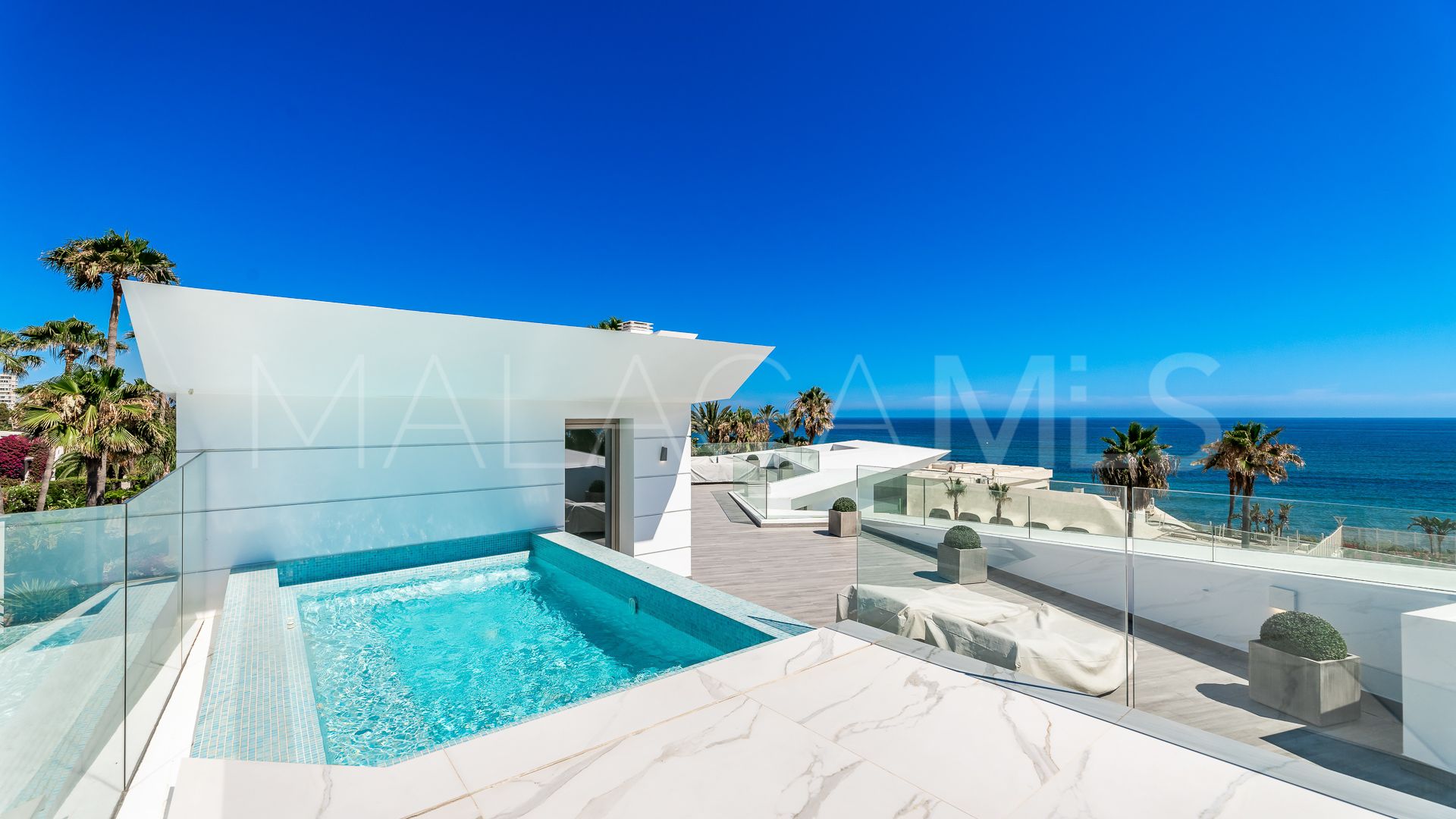 Villa for sale in Los Monteros