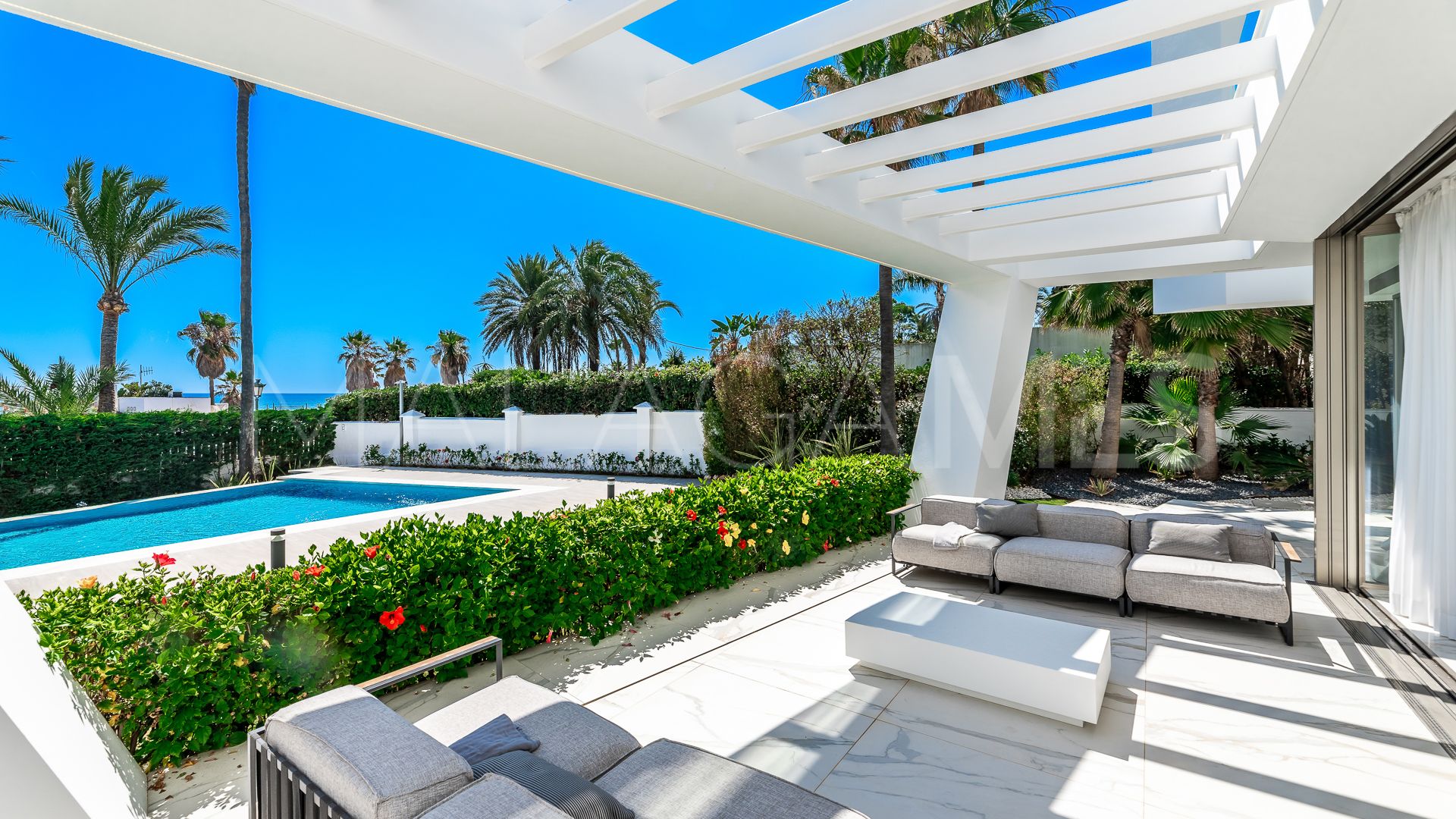 Villa for sale in Los Monteros