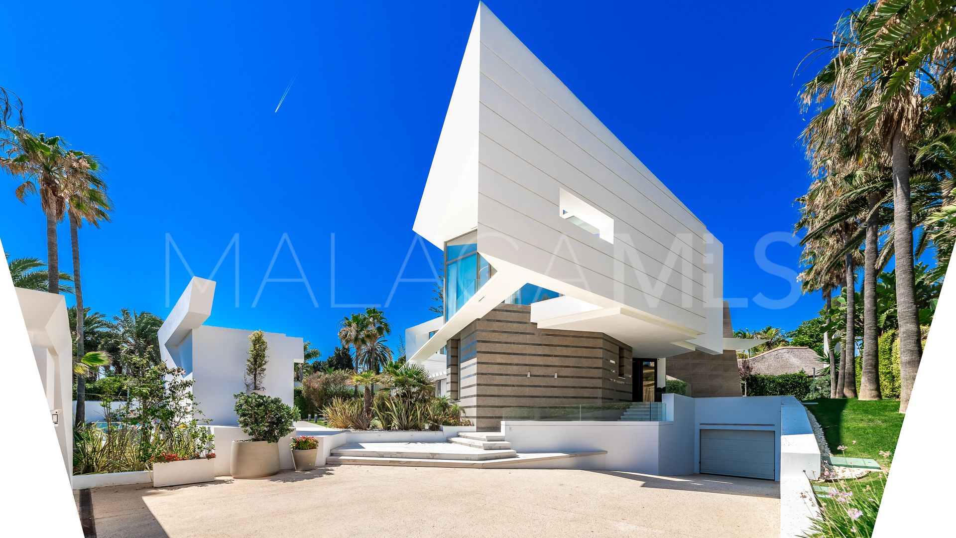 Villa for sale in Los Monteros