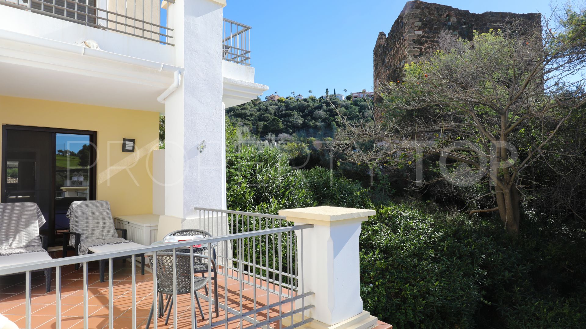 Buy ground floor apartment with 3 bedrooms in Los Arqueros