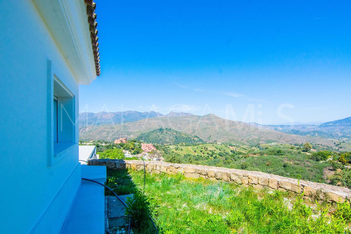 Villa for sale in La Mairena