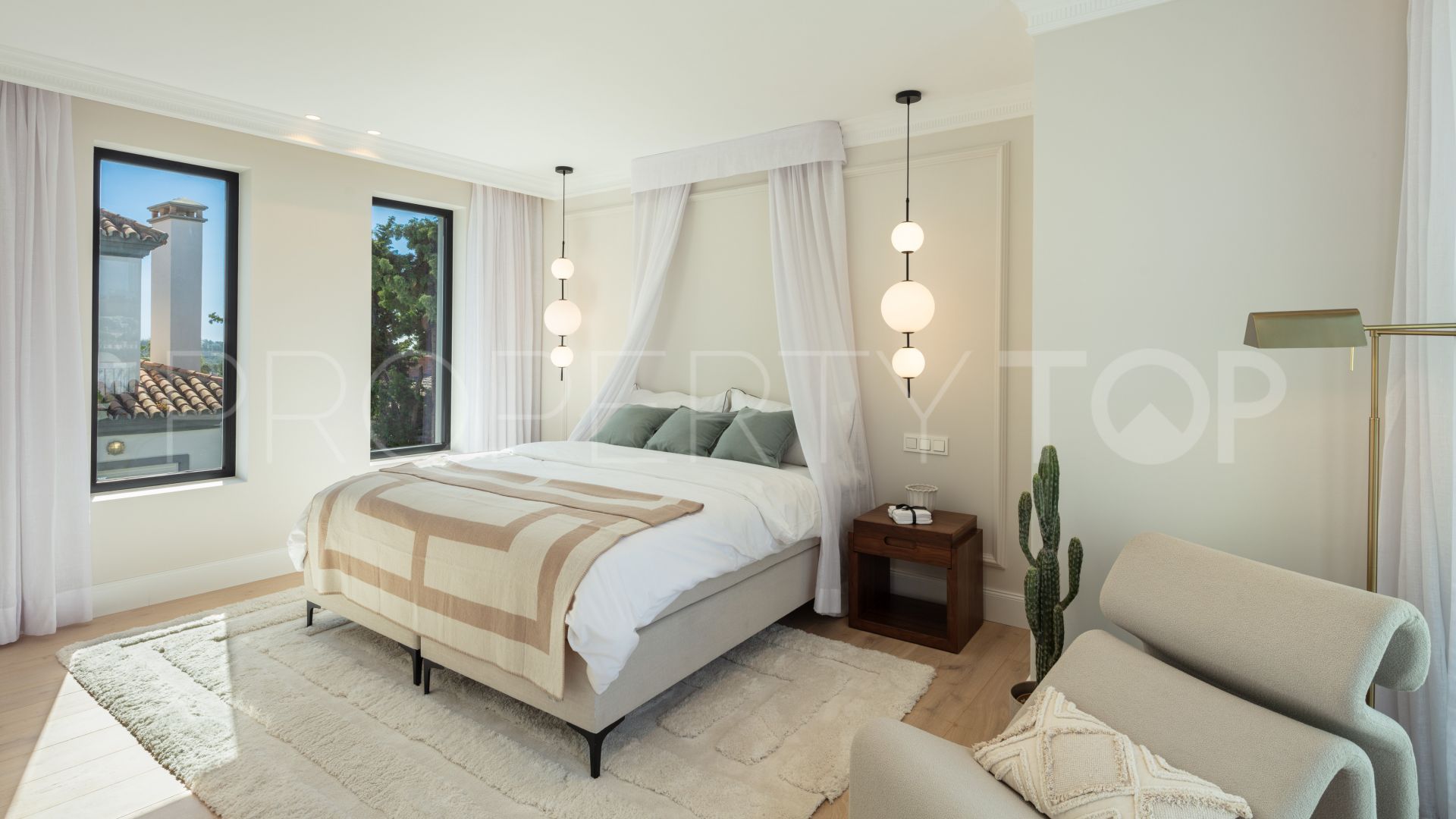 Nueva Andalucia 5 bedrooms villa for sale