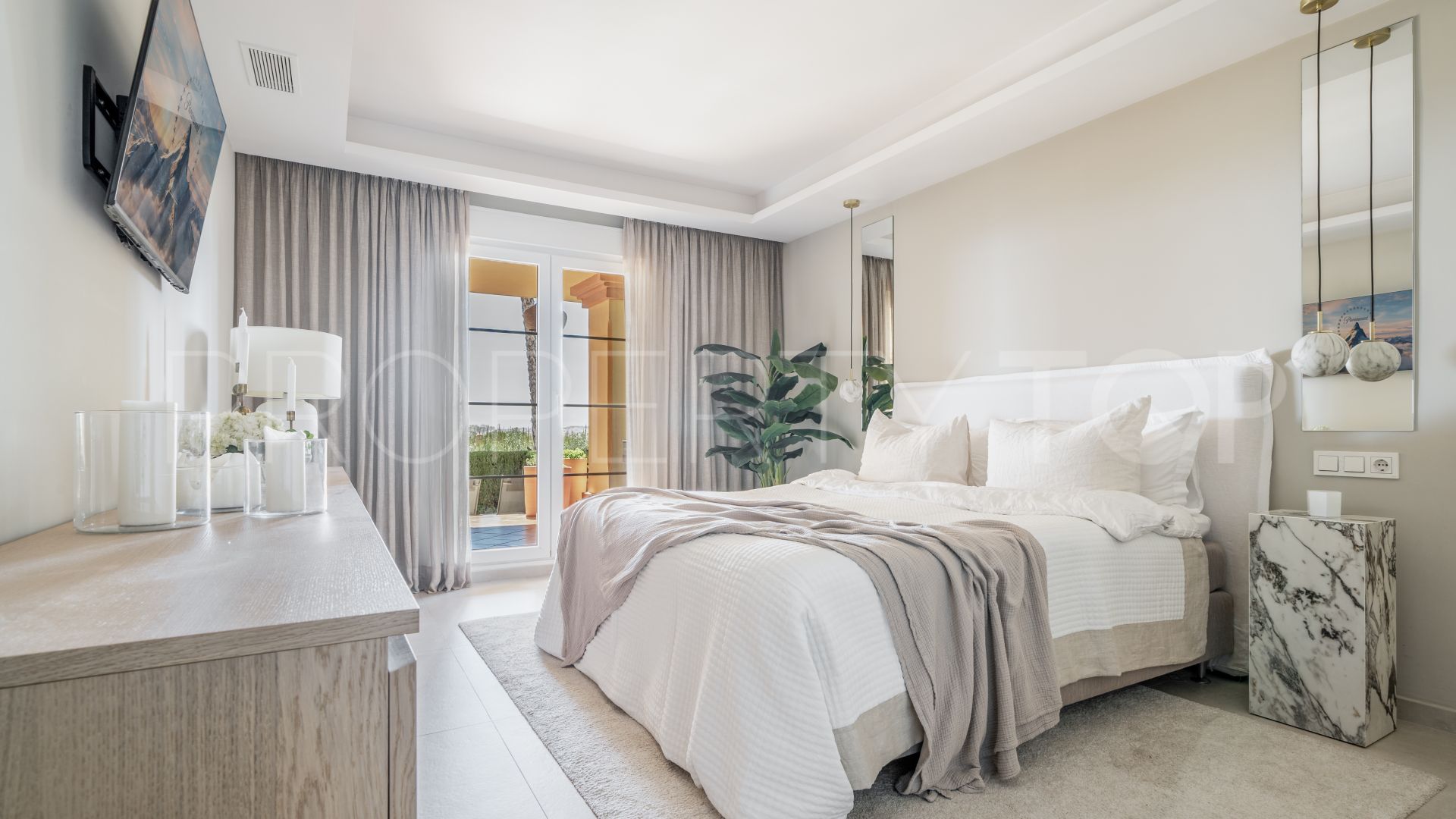 Nueva Andalucia, apartamento planta baja con 3 dormitorios en venta