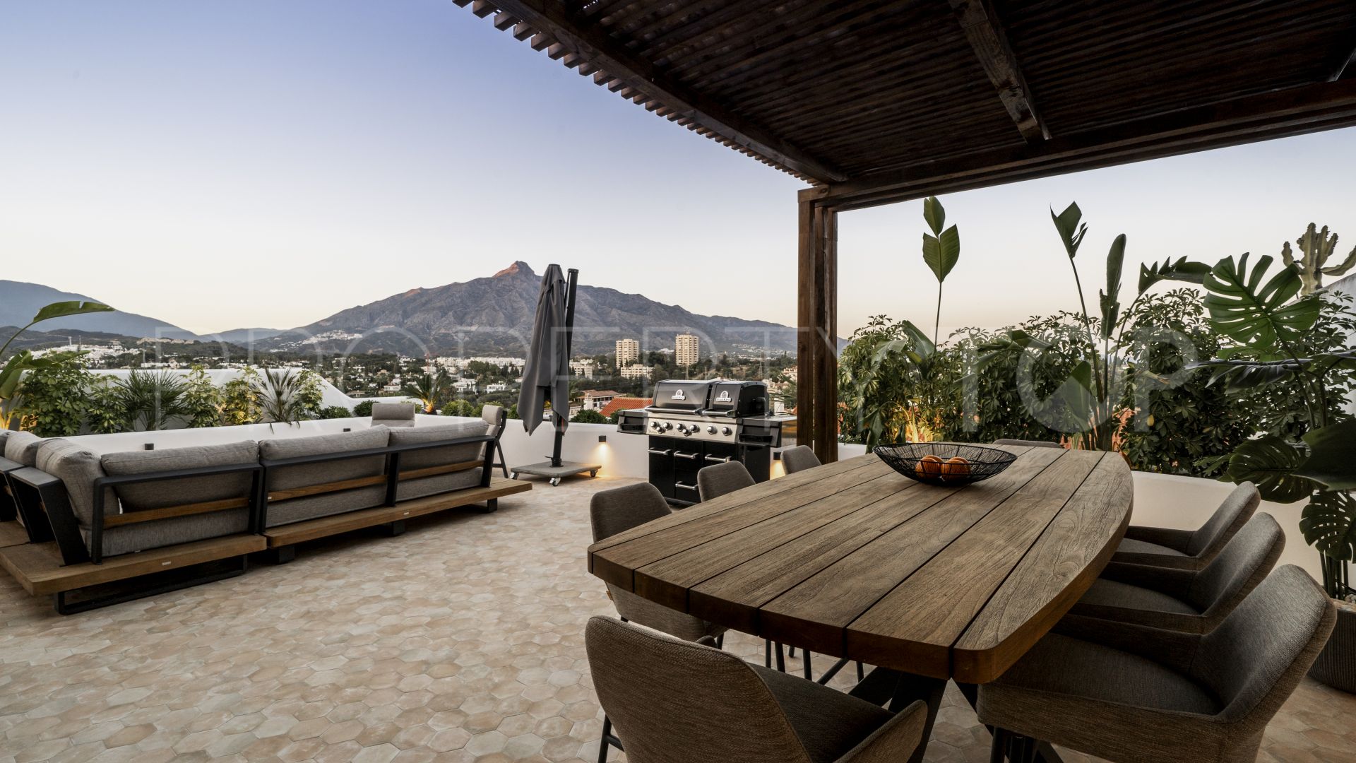 3 bedrooms penthouse for sale in Nueva Andalucia