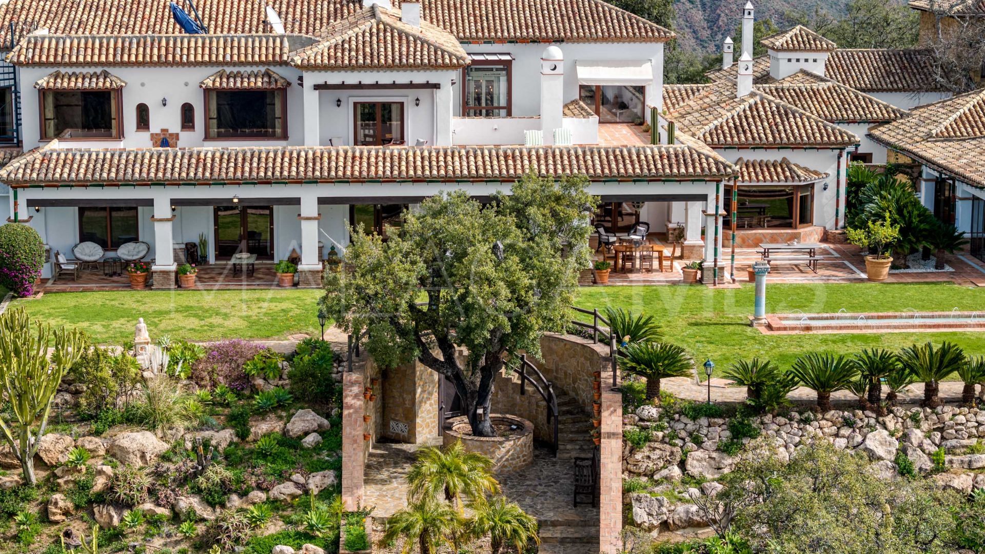 Se vende villa with 7 bedrooms in La Mairena