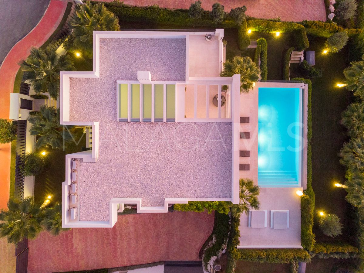 Villa for sale in Nueva Andalucia