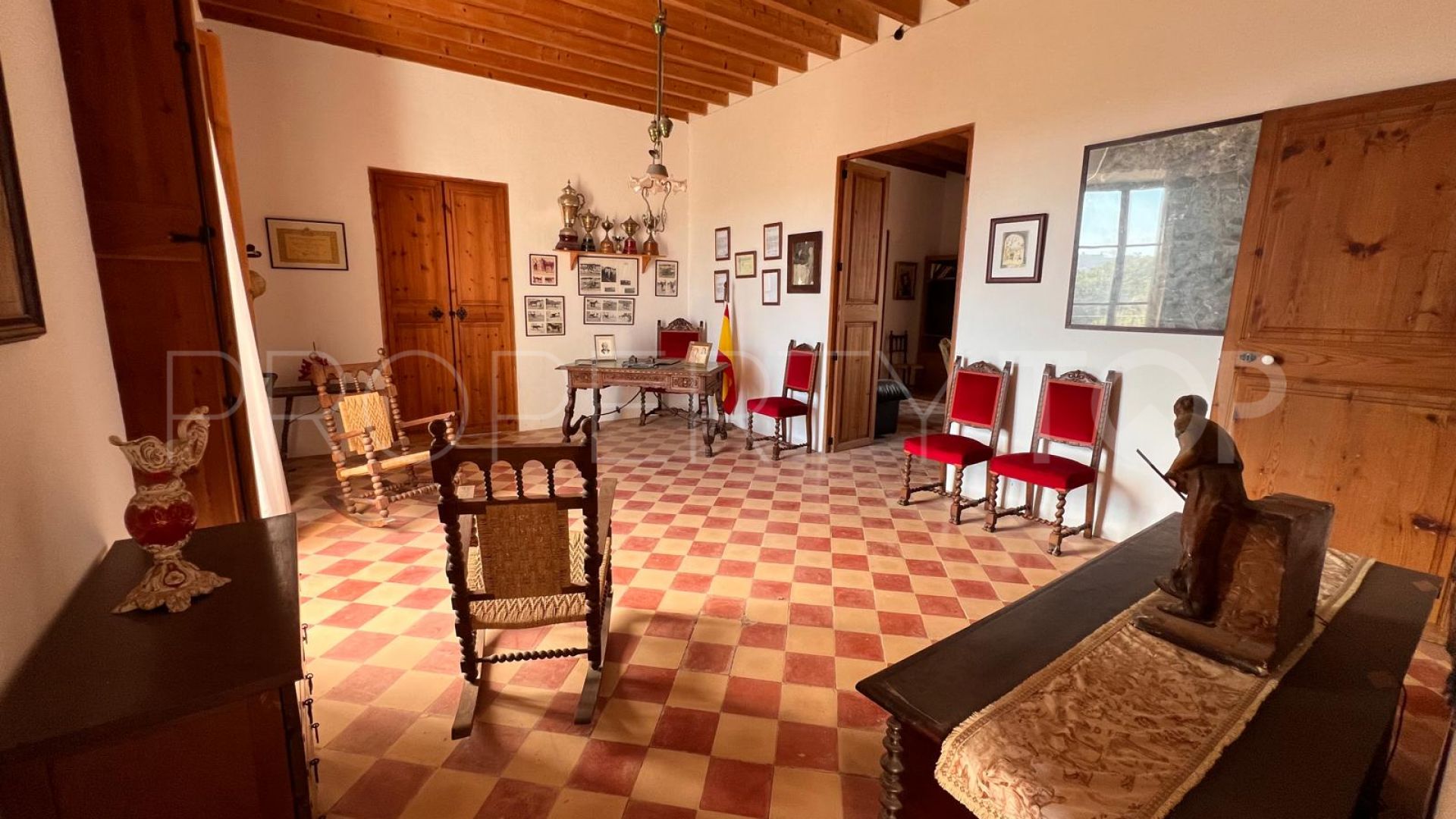 For sale Algaida finca with 14 bedrooms