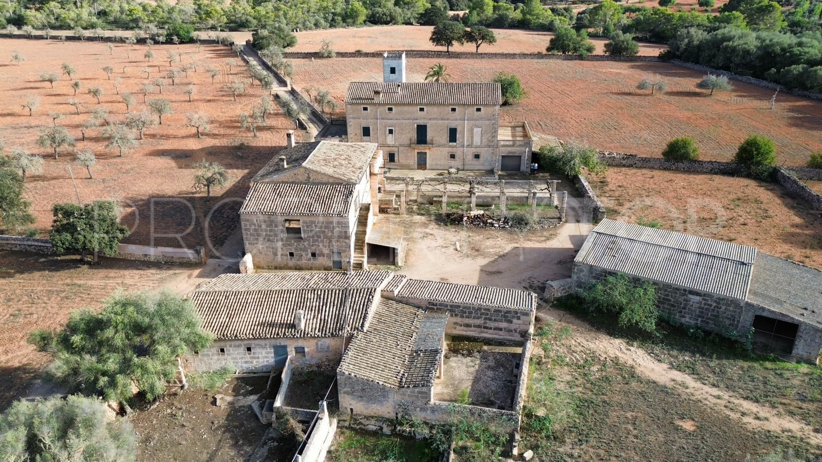 Algaida, finca con 14 dormitorios en venta