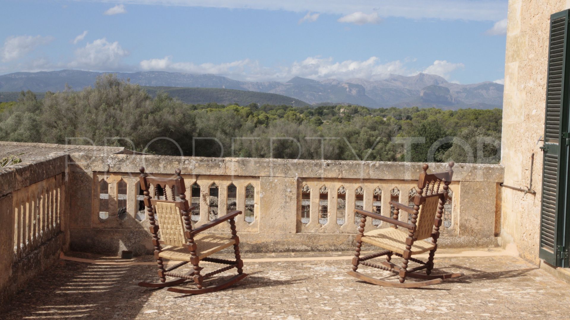 Algaida, finca con 14 dormitorios en venta