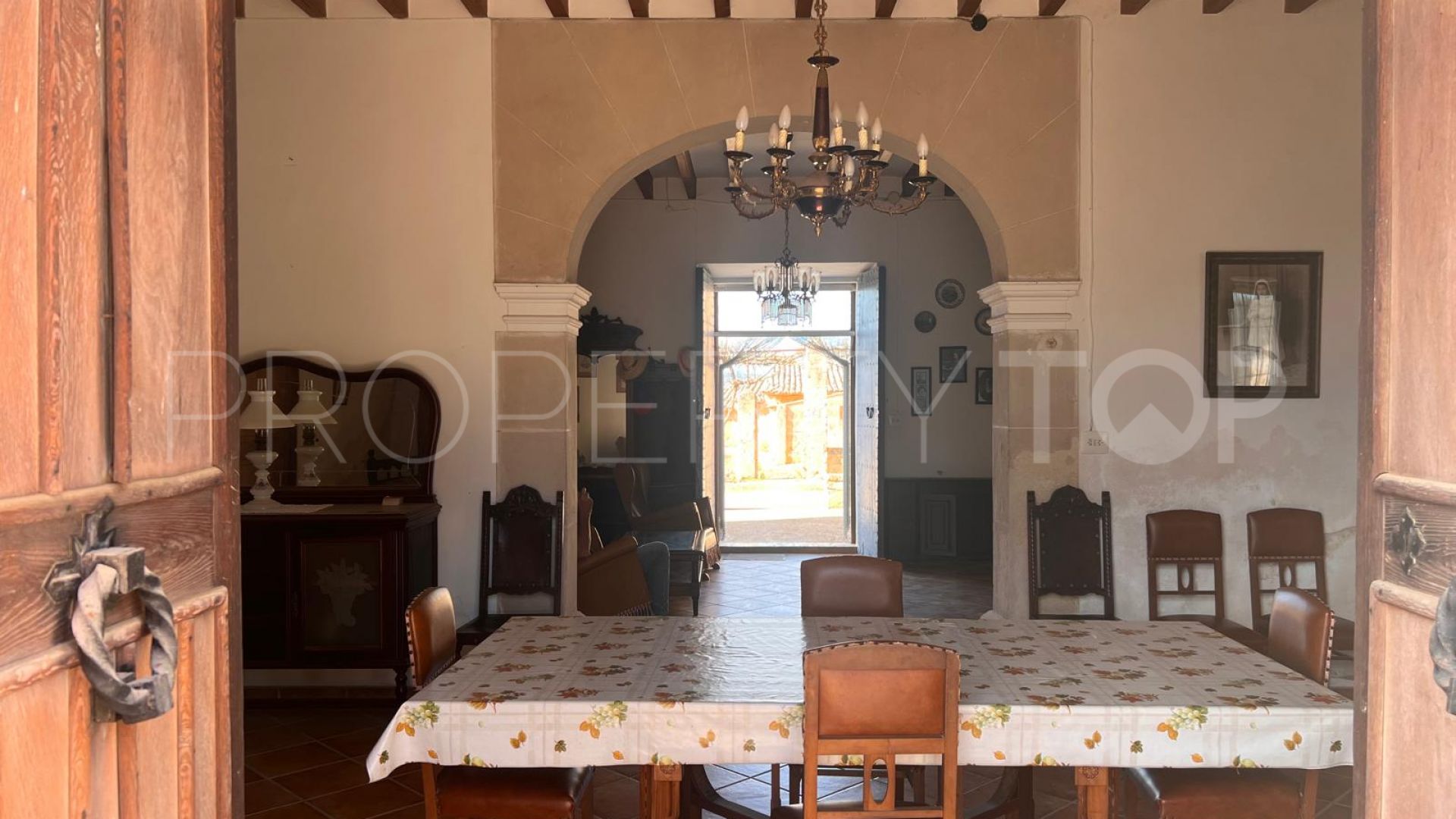 For sale Algaida finca with 14 bedrooms