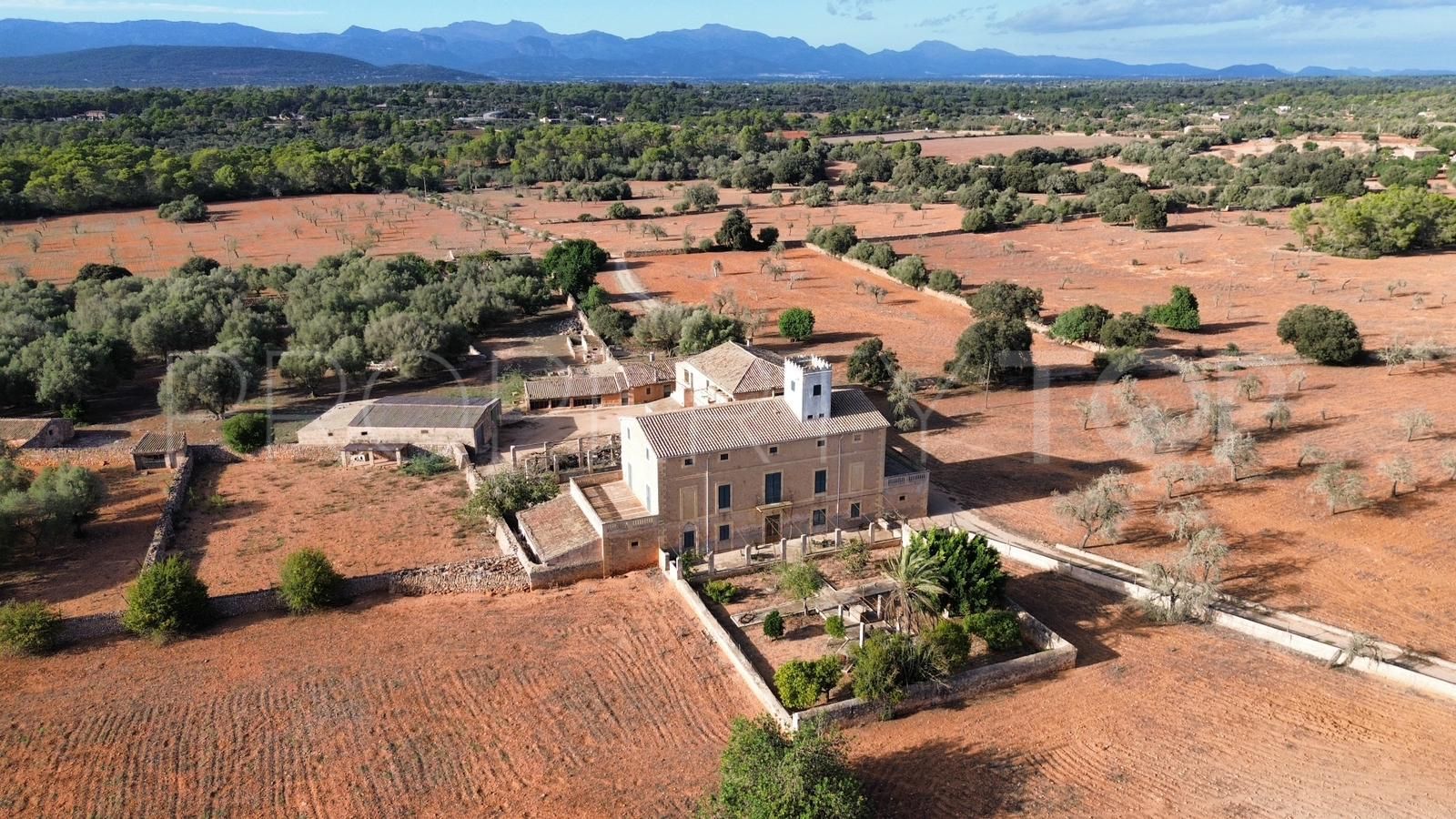 For sale Algaida finca with 14 bedrooms