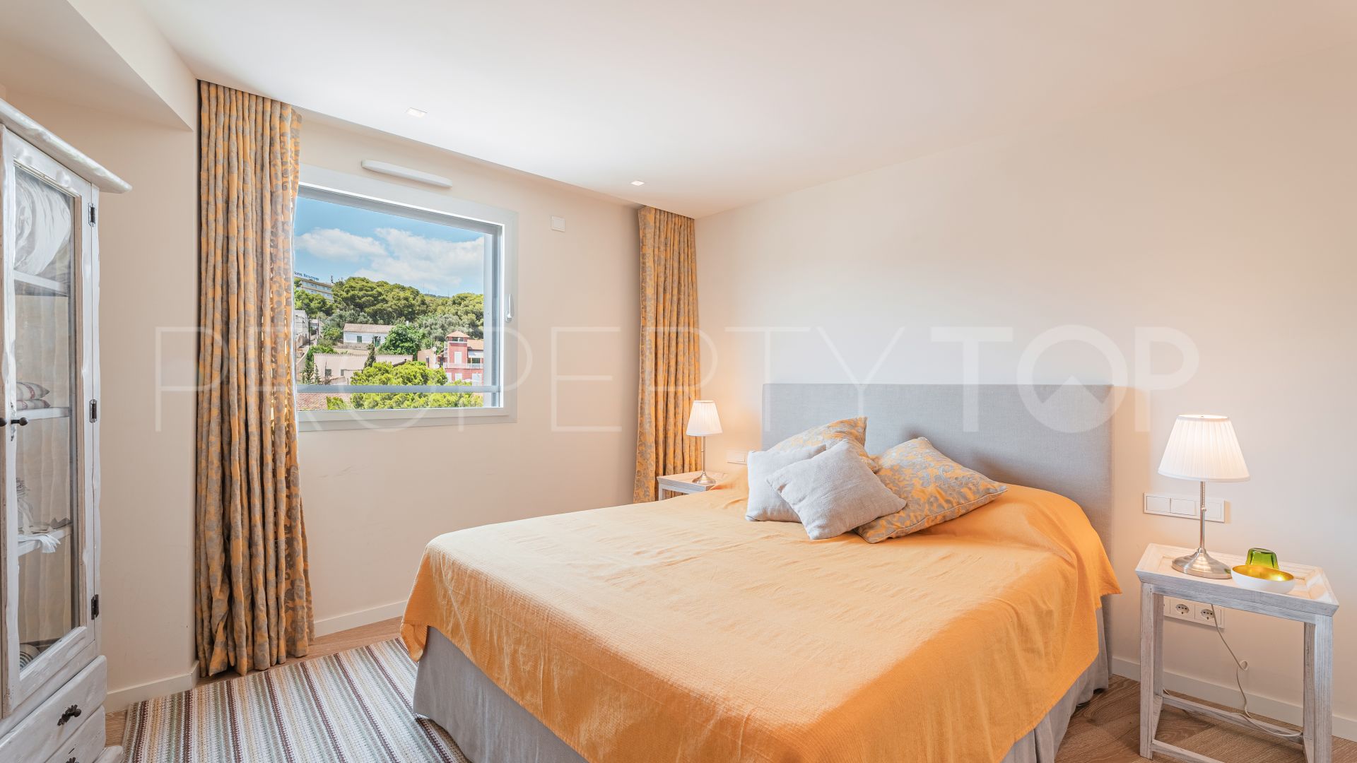For sale Sant Agusti apartment with 3 bedrooms