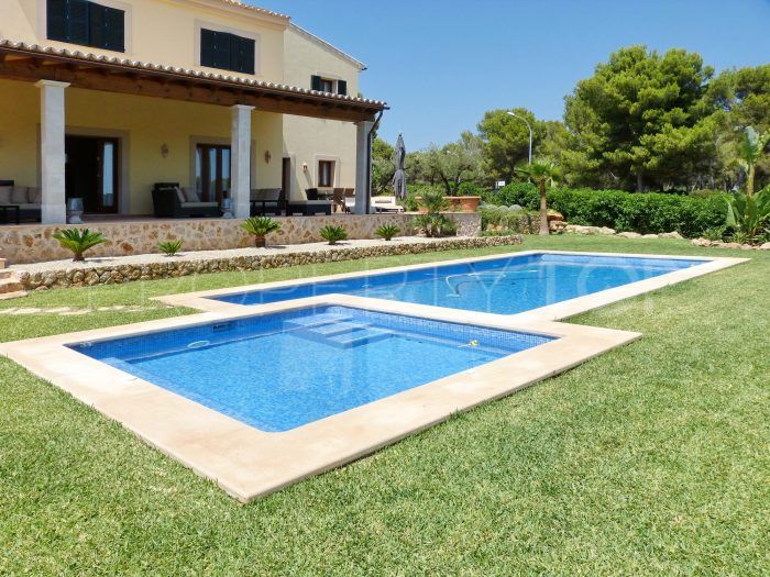 Villa en venta con 6 dormitorios en Calvià