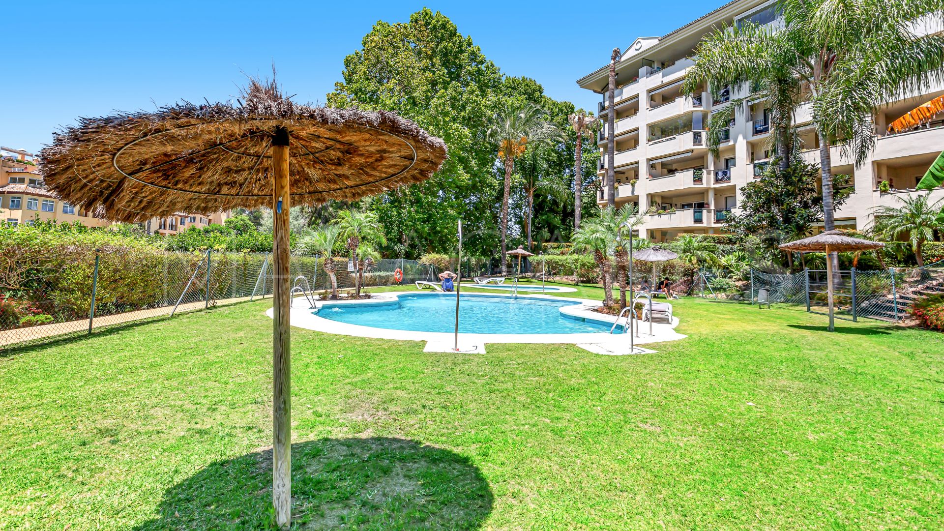 Zweistöckiges penthouse for sale in Guadalmina Alta