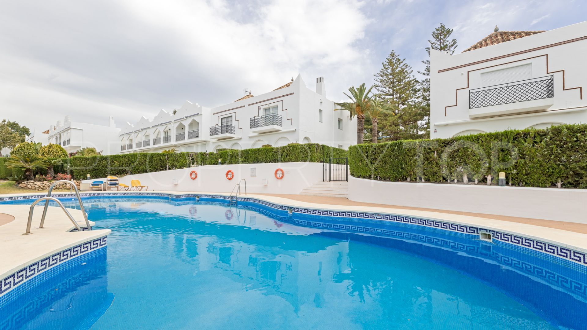 For sale town house in Nueva Andalucia