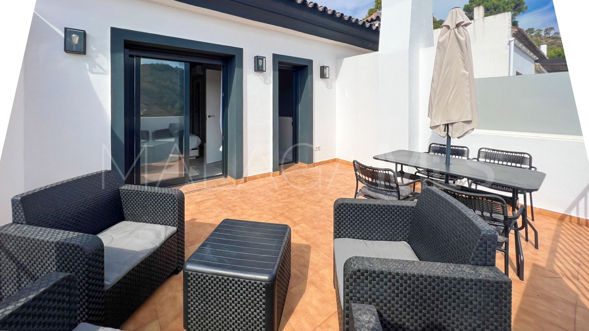 2 bedrooms duplex penthouse in Benahavis Centro for sale