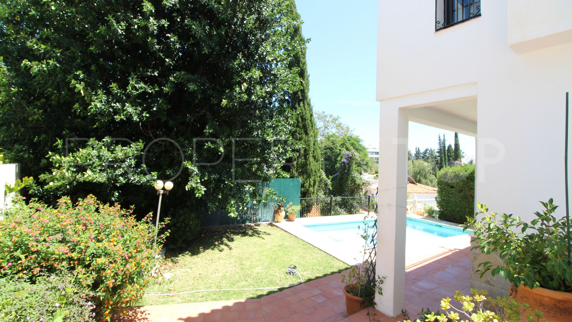 Villa a la venta en Nueva Andalucia