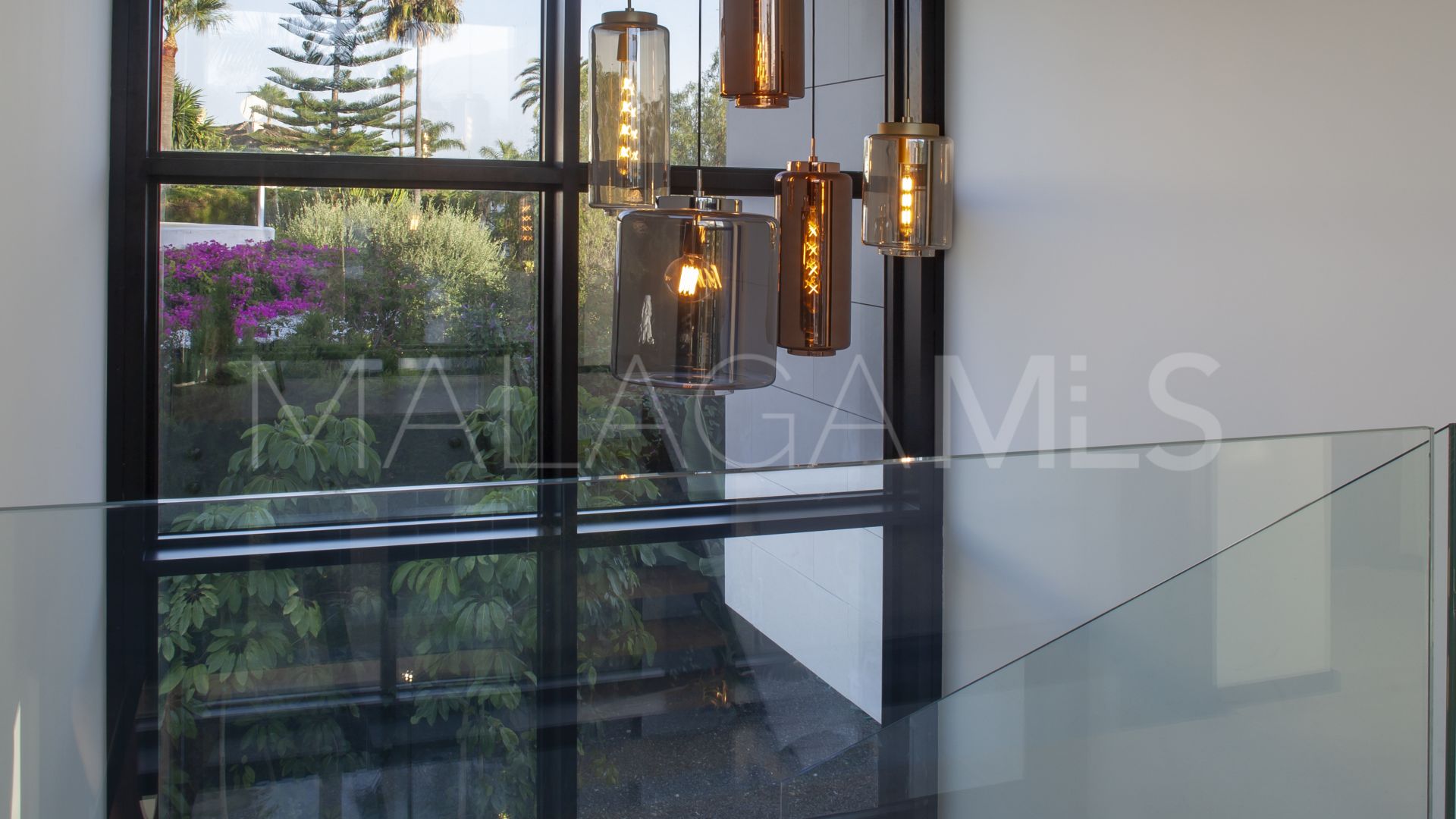 Buy villa in Nueva Andalucia
