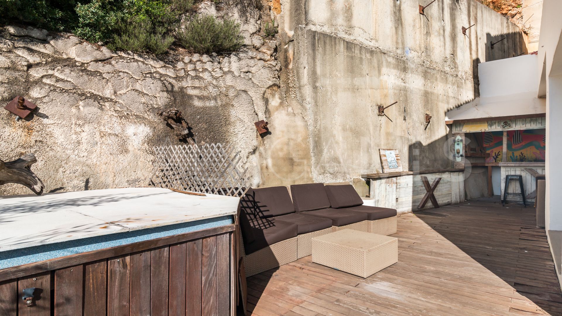 Parhus for sale in Istan