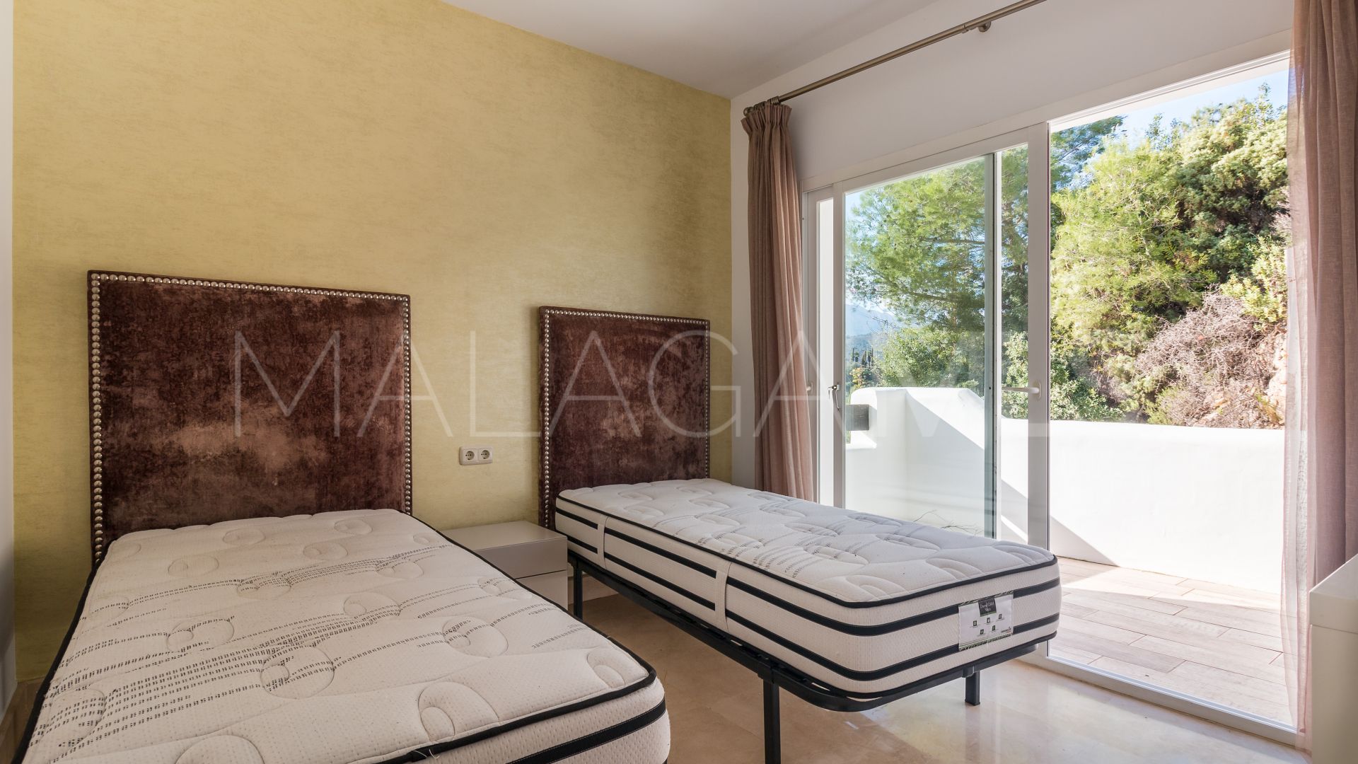 Parhus for sale in Istan