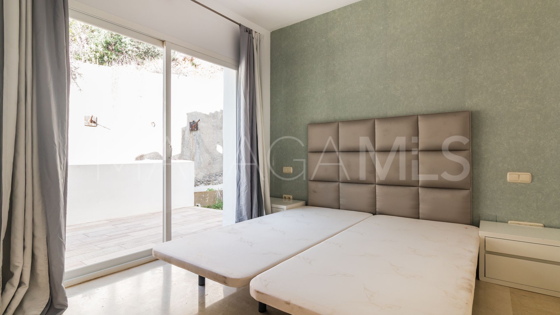 Parhus for sale in Istan