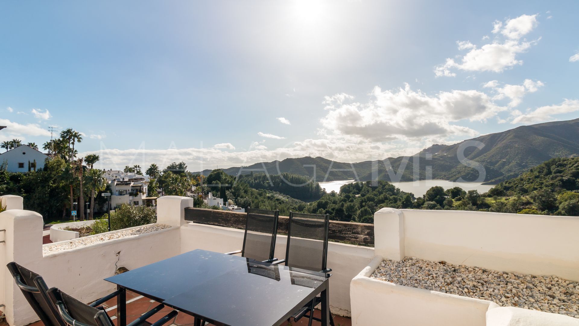 Parhus for sale in Istan