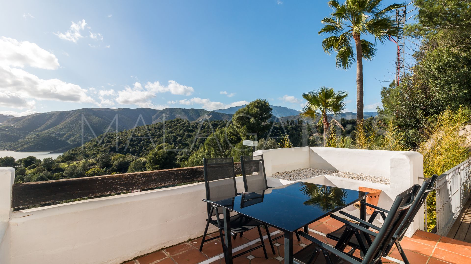 Parhus for sale in Istan