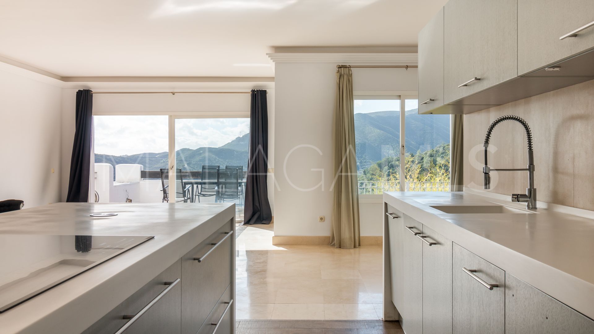 Parhus for sale in Istan