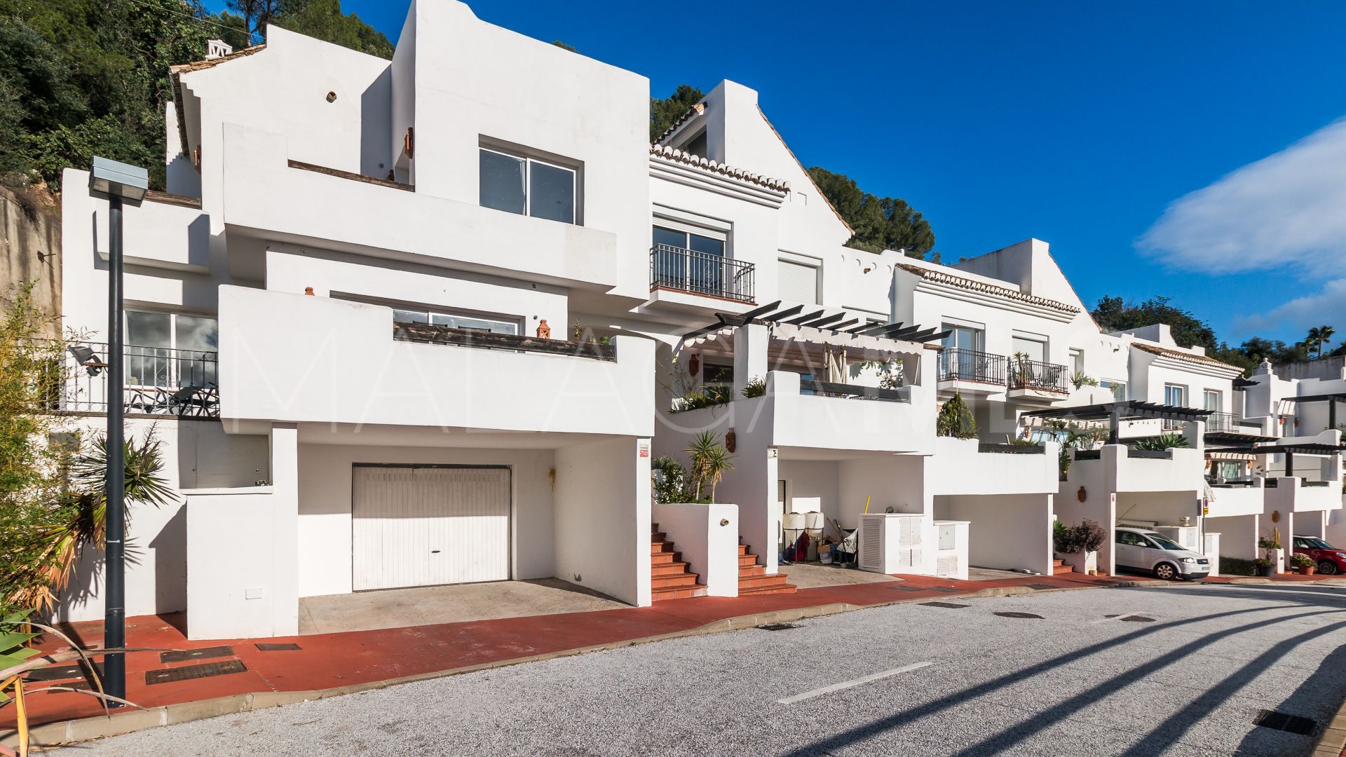 Parhus for sale in Istan