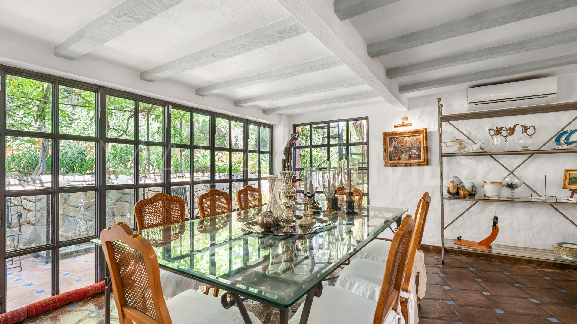 Villa for sale in Nueva Andalucia