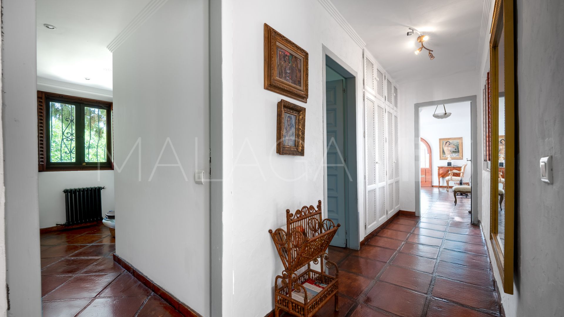 Villa for sale in Nueva Andalucia