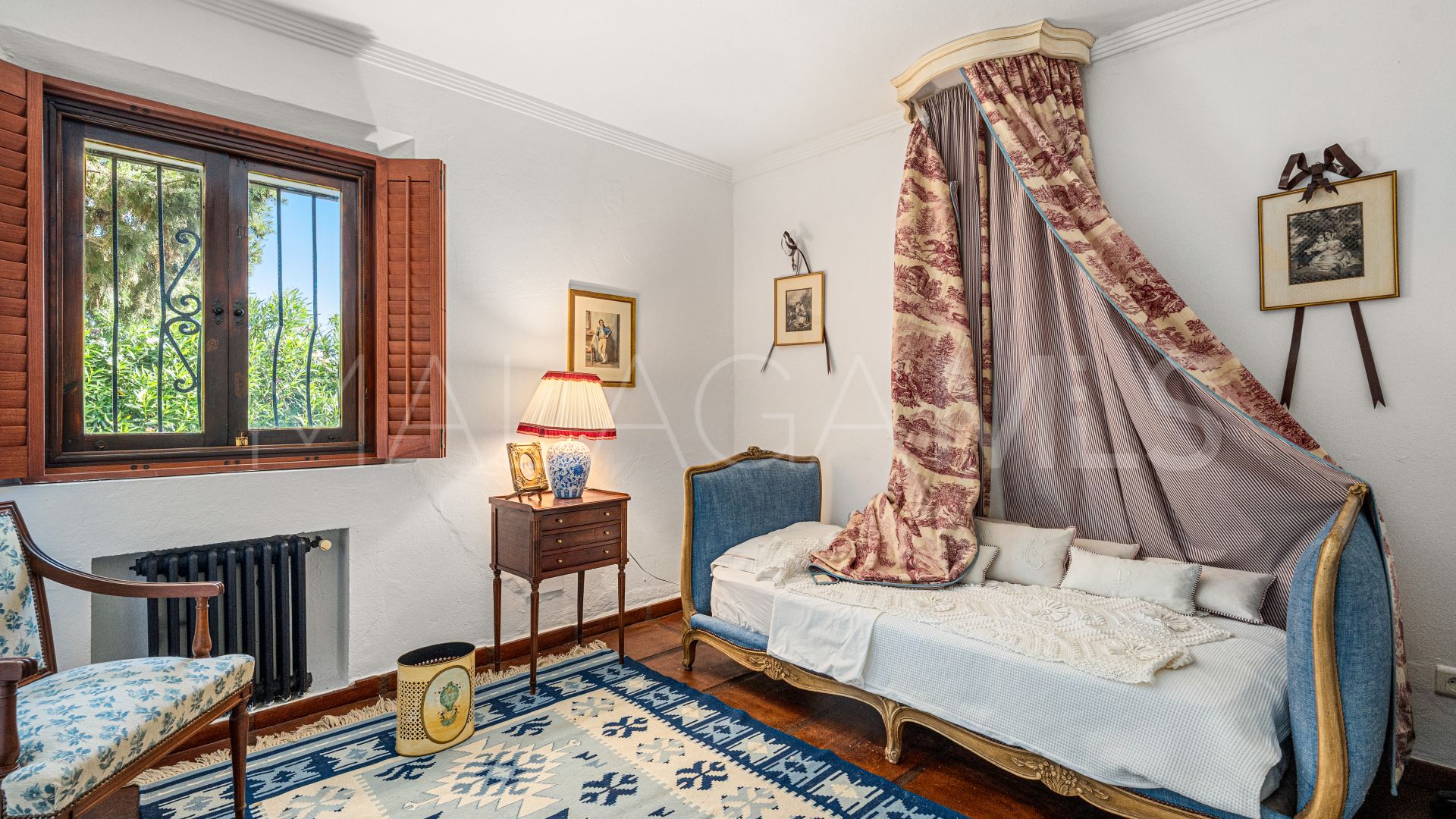 Villa for sale in Nueva Andalucia