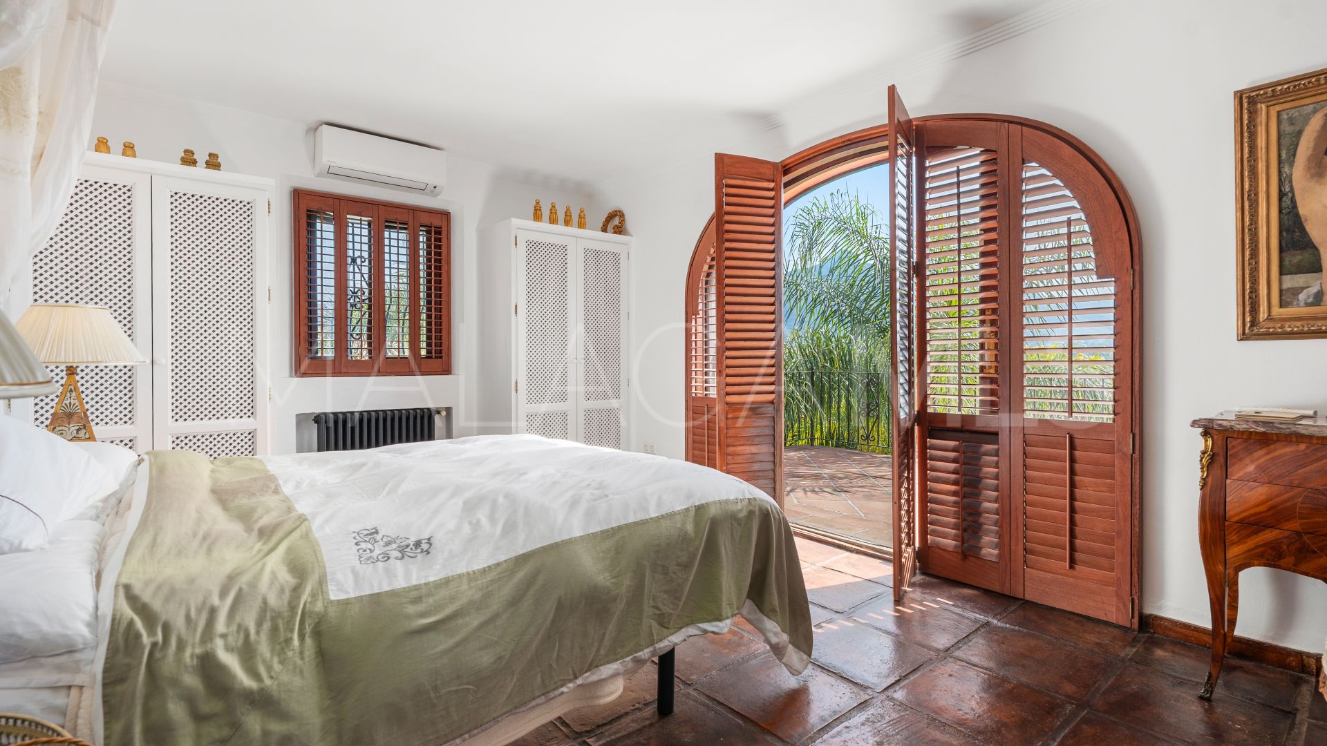 Villa for sale in Nueva Andalucia