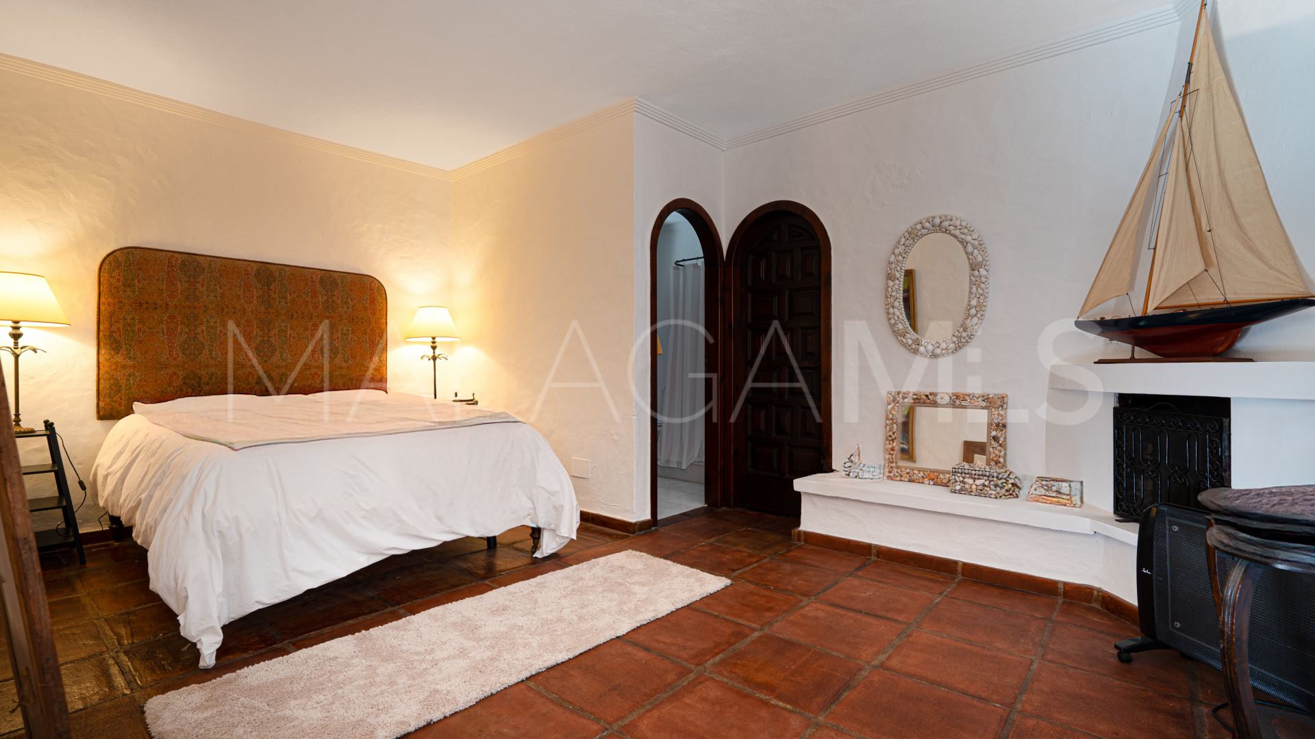 Villa for sale in Nueva Andalucia