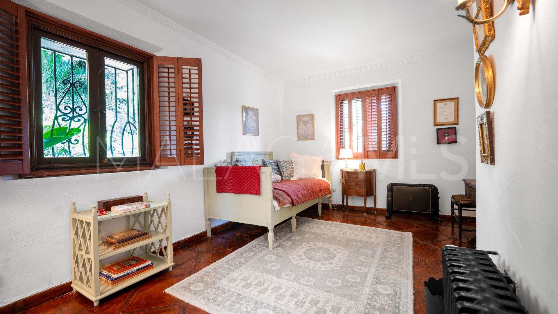 Villa for sale in Nueva Andalucia