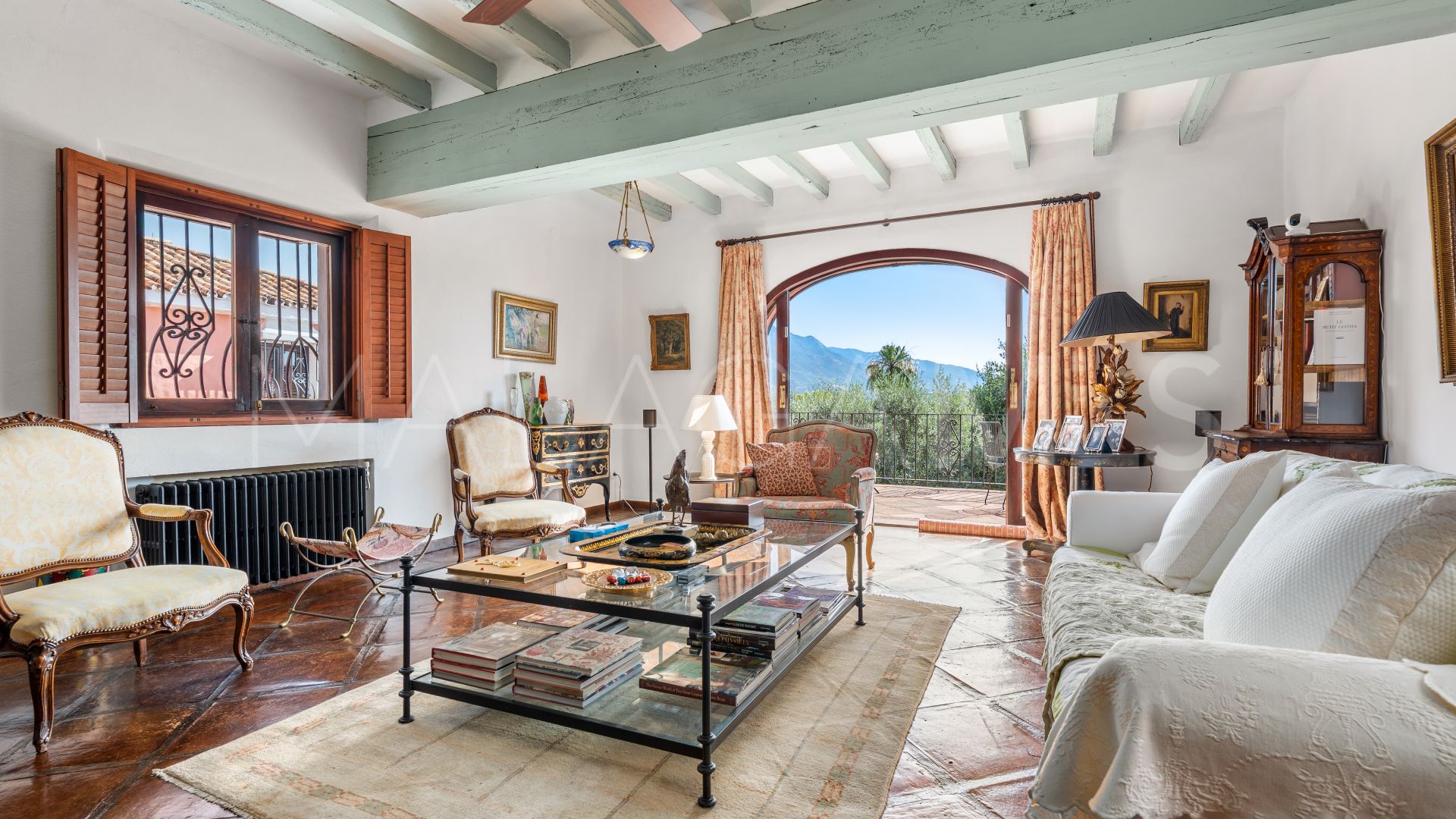 Villa for sale in Nueva Andalucia