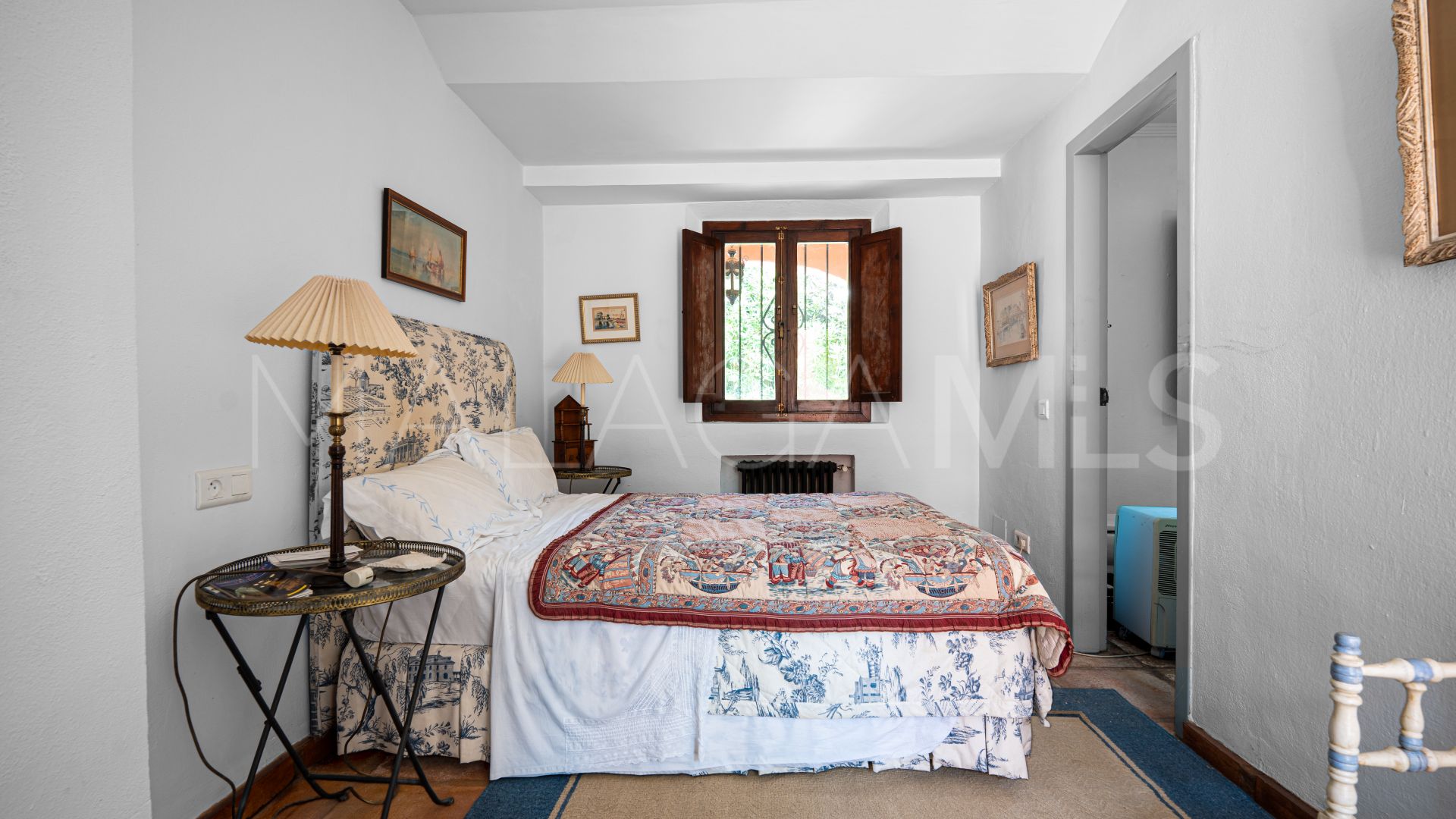 Villa for sale in Nueva Andalucia