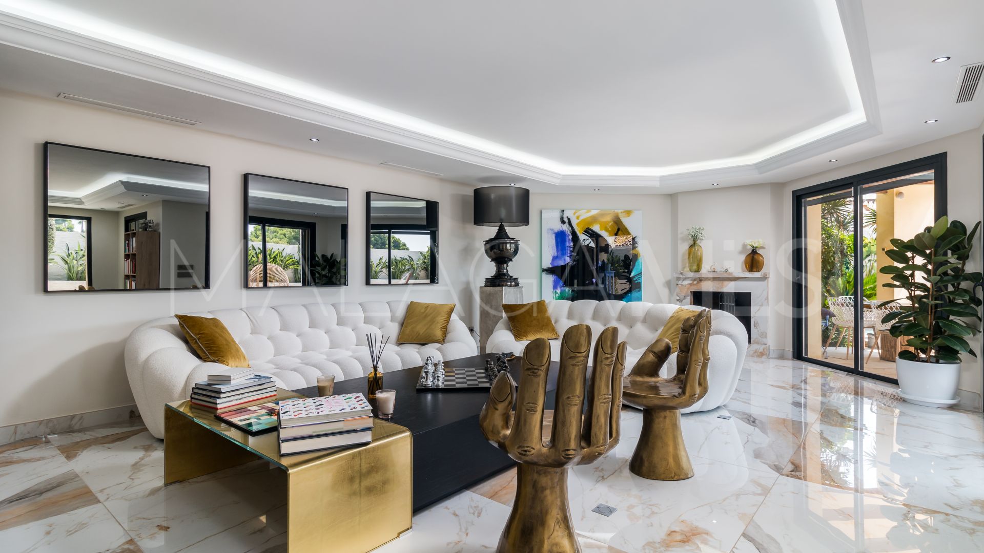 Villa for sale in Nueva Andalucia