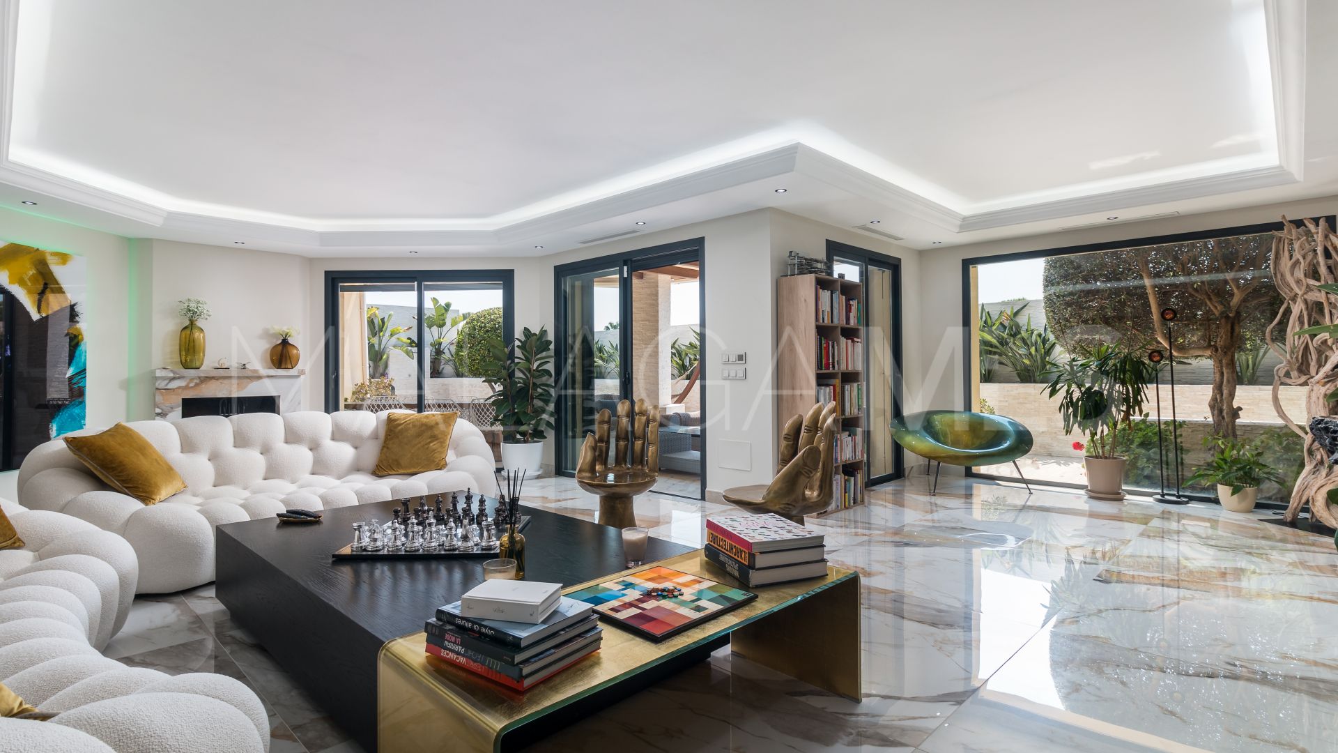 Villa for sale in Nueva Andalucia
