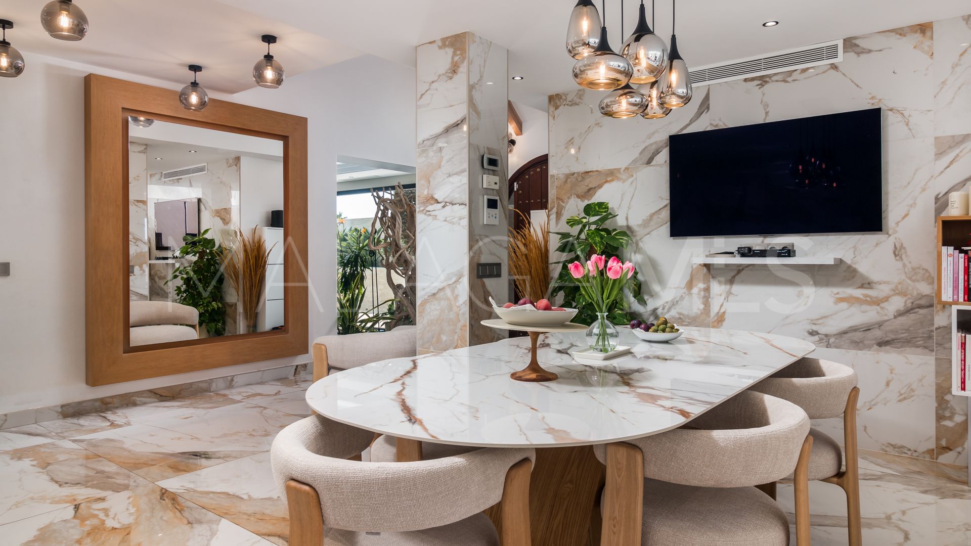 Villa for sale in Nueva Andalucia